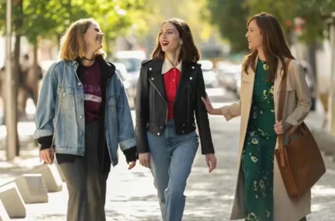 爱情跑调-三姐妹海报