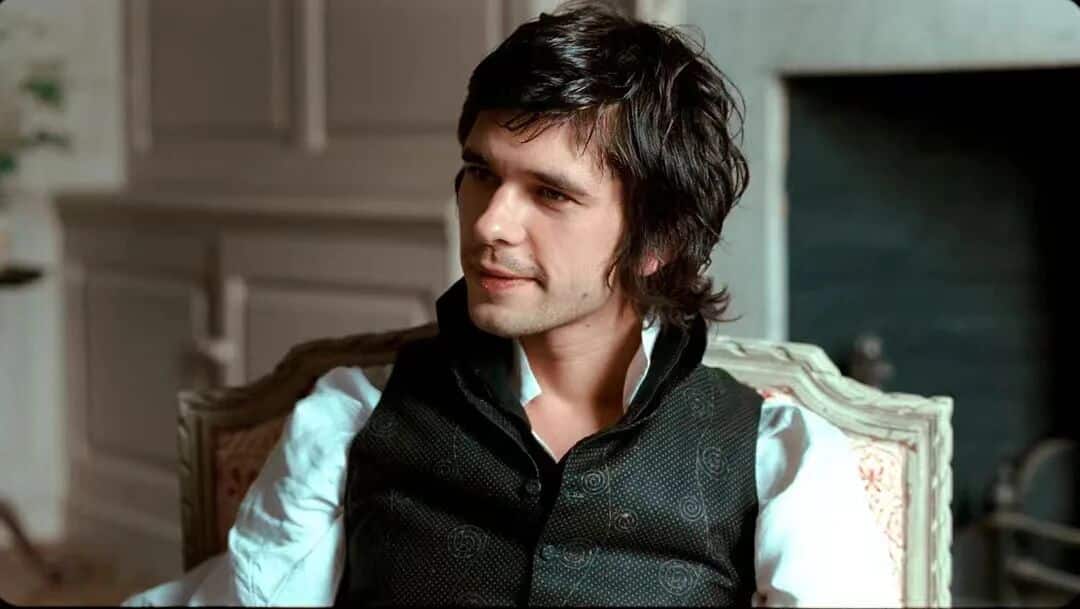 明亮的星-男主角在室内环境中沉思